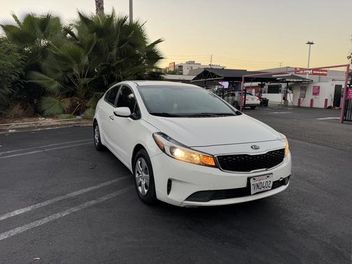 White 2017 Kia Forte LX