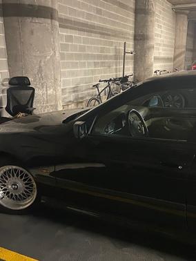 Black 2000 BMW 528 i
