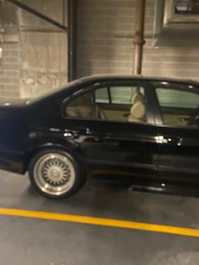Black 2000 BMW 528 i