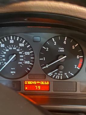 Black 2000 BMW 528 i