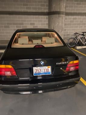 Black 2000 BMW 528 i