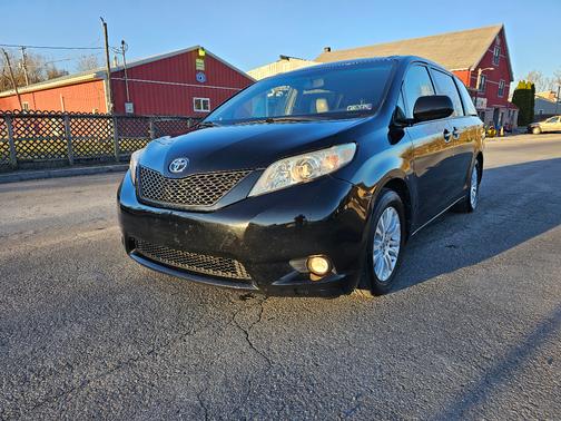 Black 2014 Toyota Sienna XLE