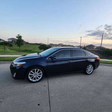 Blue 2013 Toyota Avalon XLE