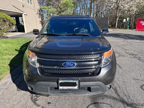 Gray 2015 Ford Explorer XLT