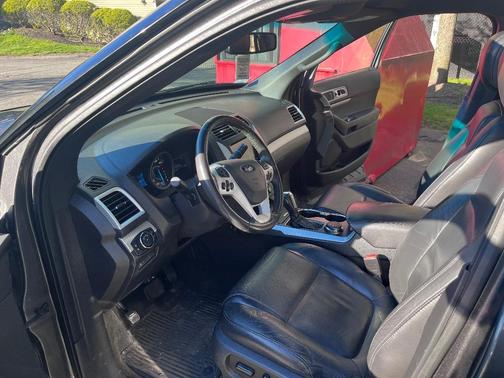 Gray 2015 Ford Explorer XLT