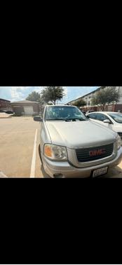 Beige 2004 GMC Envoy SLE