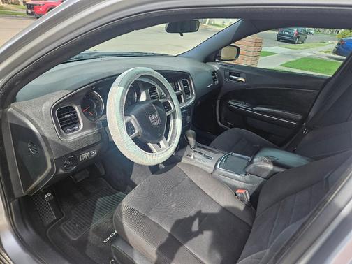 Silver 2013 Dodge Charger SE