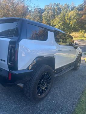 White 2025 GMC HUMMER EV SUV 2X