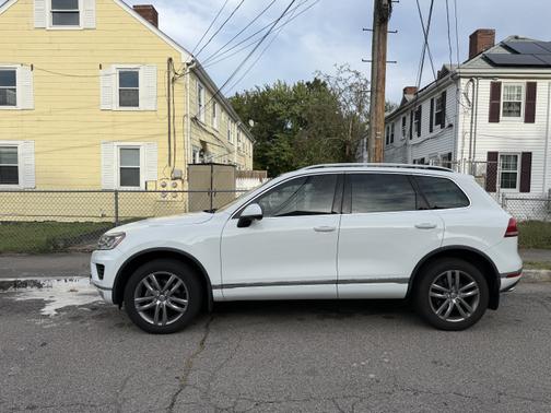2016 Volkswagen Touareg VR6 Lux