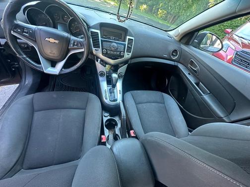 Gray 2011 Chevrolet Cruze LT