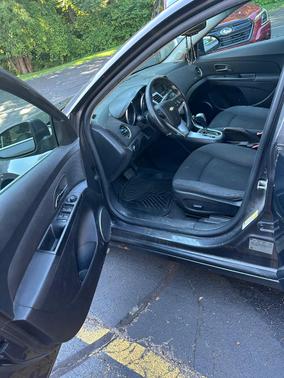 Gray 2011 Chevrolet Cruze LT