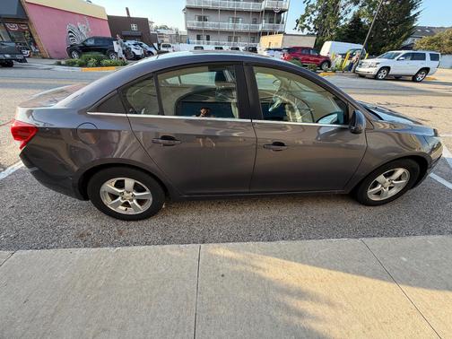 Gray 2011 Chevrolet Cruze LT