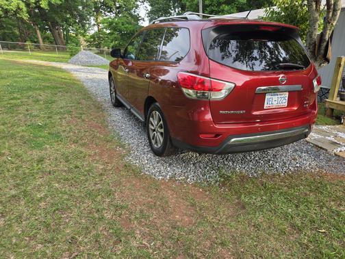 2014 Nissan Pathfinder SV