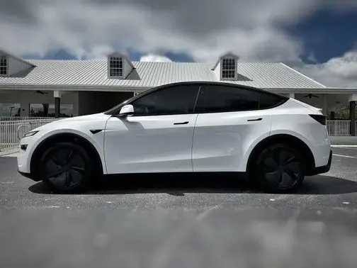 2026 Tesla Model Y Long Range RWD