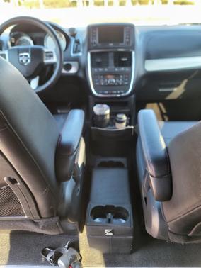 White 2017 Dodge Grand Caravan GT