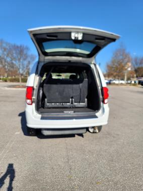 White 2017 Dodge Grand Caravan GT