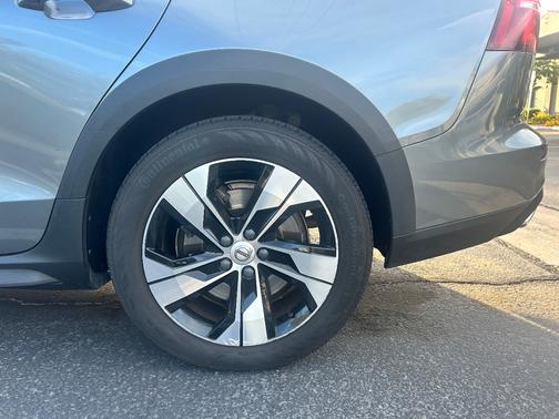 2020 Volvo V60 Cross Country T5