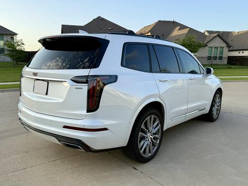 White 2020 Cadillac XT6 Sport AWD