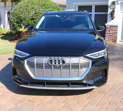2022 Audi e-tron Premium Plus