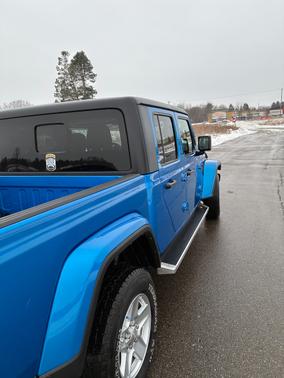 2023 Jeep Gladiator Sport S 