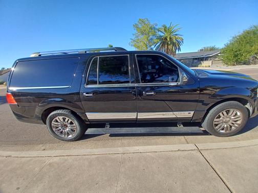 Black 2009 Lincoln Navigator L