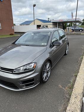 2017 Volkswagen Golf R 4-Door w/DCC & Navigation