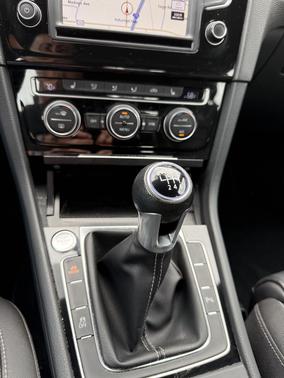 2017 Volkswagen Golf R 4-Door w/DCC & Navigation
