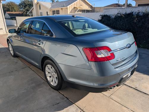 2010 Ford Taurus SE