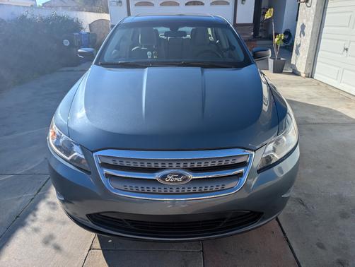 2010 Ford Taurus SE
