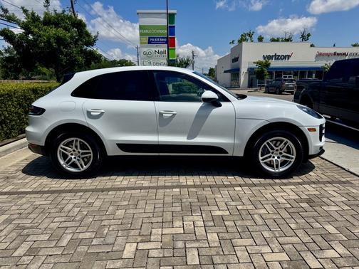 2021 Porsche Macan Base
