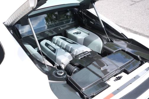 White 2014 Audi R8 5.2