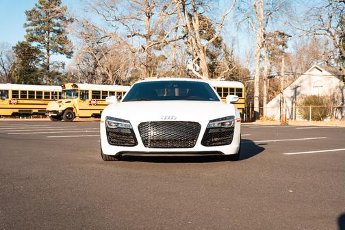 White 2014 Audi R8 5.2