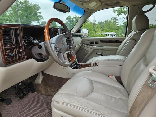 2003 Cadillac Escalade Base