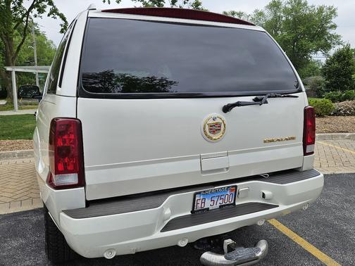 2003 Cadillac Escalade Base