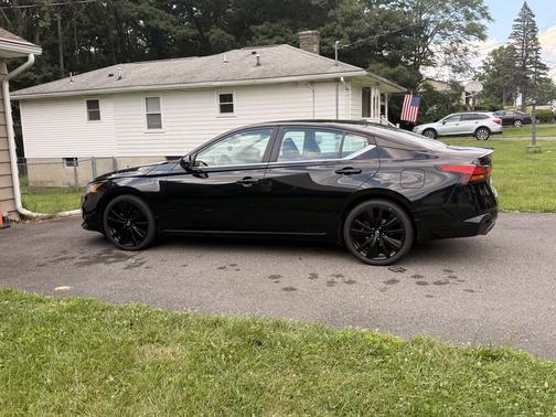Black 2022 Nissan Altima 2.5 SR