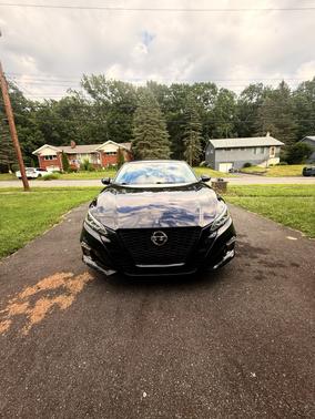 Black 2022 Nissan Altima 2.5 SR
