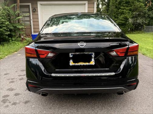 Black 2022 Nissan Altima 2.5 SR