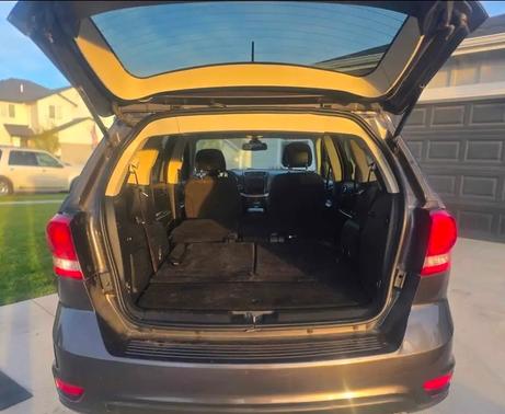 Gray 2019 Dodge Journey SE