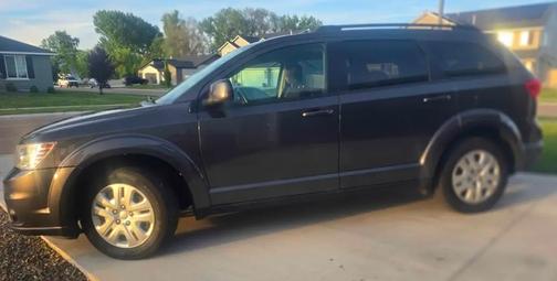Gray 2019 Dodge Journey SE