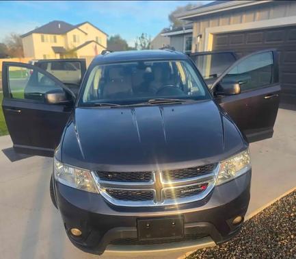 Gray 2019 Dodge Journey SE