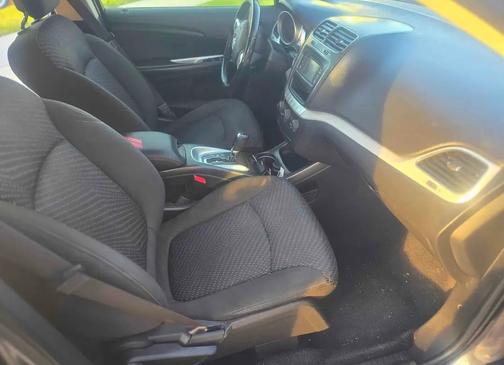 Gray 2019 Dodge Journey SE