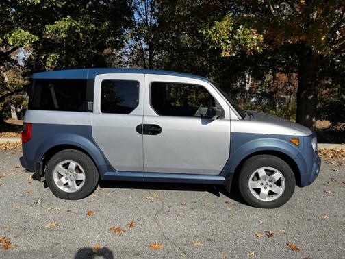 Silver 2005 Honda Element EX