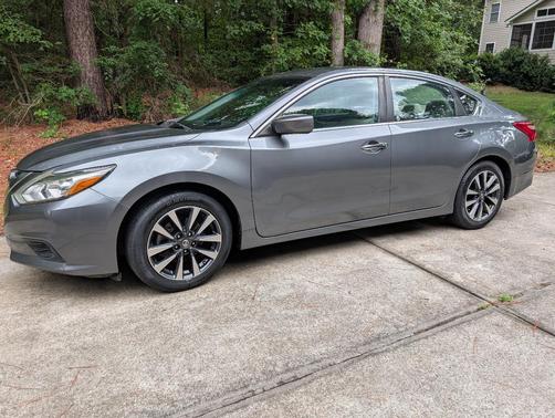 Gray 2016 Nissan Altima 2.5 SV