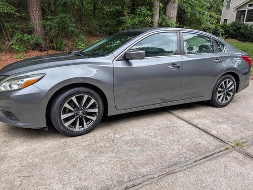 Gray 2016 Nissan Altima 2.5 SV