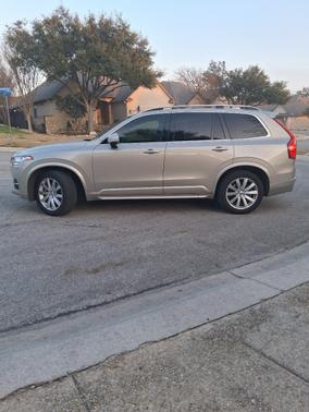 2016 Volvo XC90 T6 Momentum