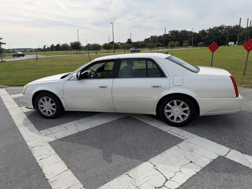 White 2008 Cadillac DTS Luxury II