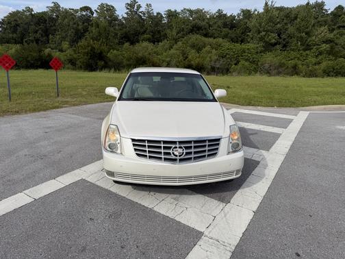 White 2008 Cadillac DTS Luxury II