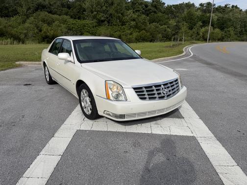 White 2008 Cadillac DTS Luxury II