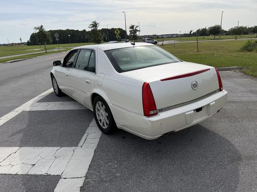 White 2008 Cadillac DTS Luxury II
