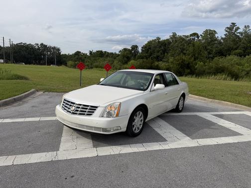 White 2008 Cadillac DTS Luxury II